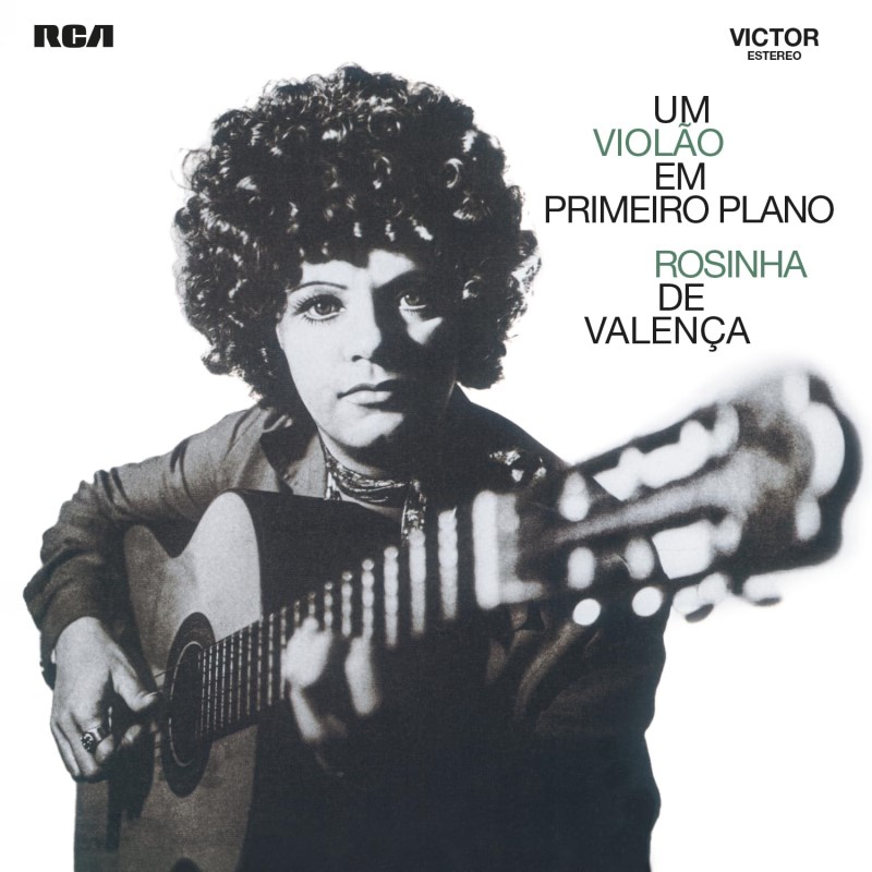 Rosinha De Valenca/Um Violao Em Primeiro Plano