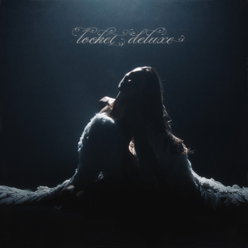 Madison Beer/locket deluxe