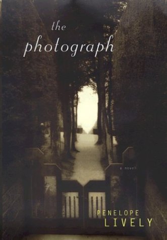 PENELOPE LIVELY/The Photograph